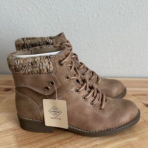 St. John's Bay Womens Shae Block Heel Hiking Boots
New 5.5M